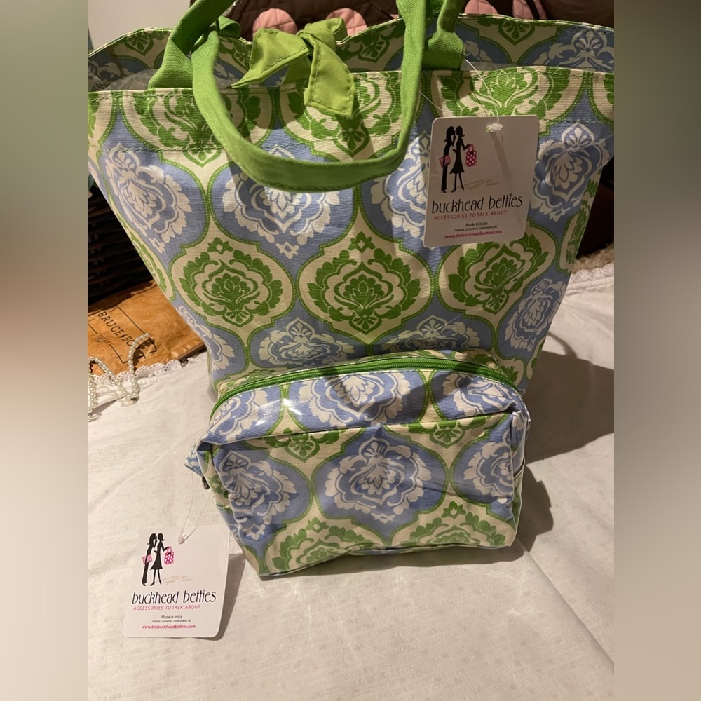 NWT bucket bag (tie closure) and train case included